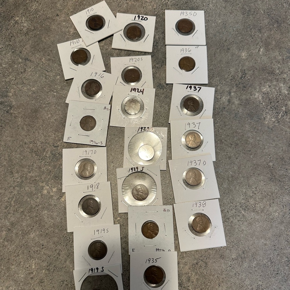 1910-1938 wheat pennies in flips in good shape.